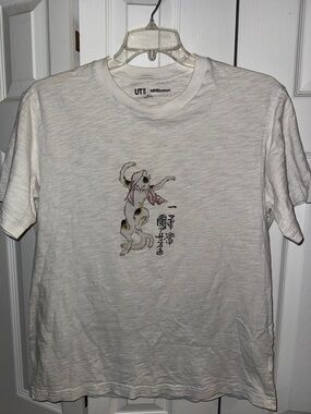 Cat t-shirt perfectly broken in!! Japanese graphic! Just perfect in every way!